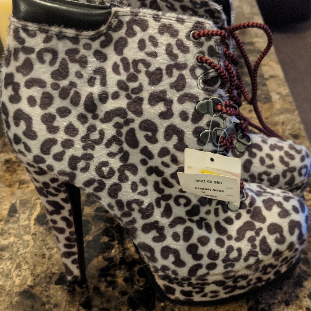 Snow leopard heels